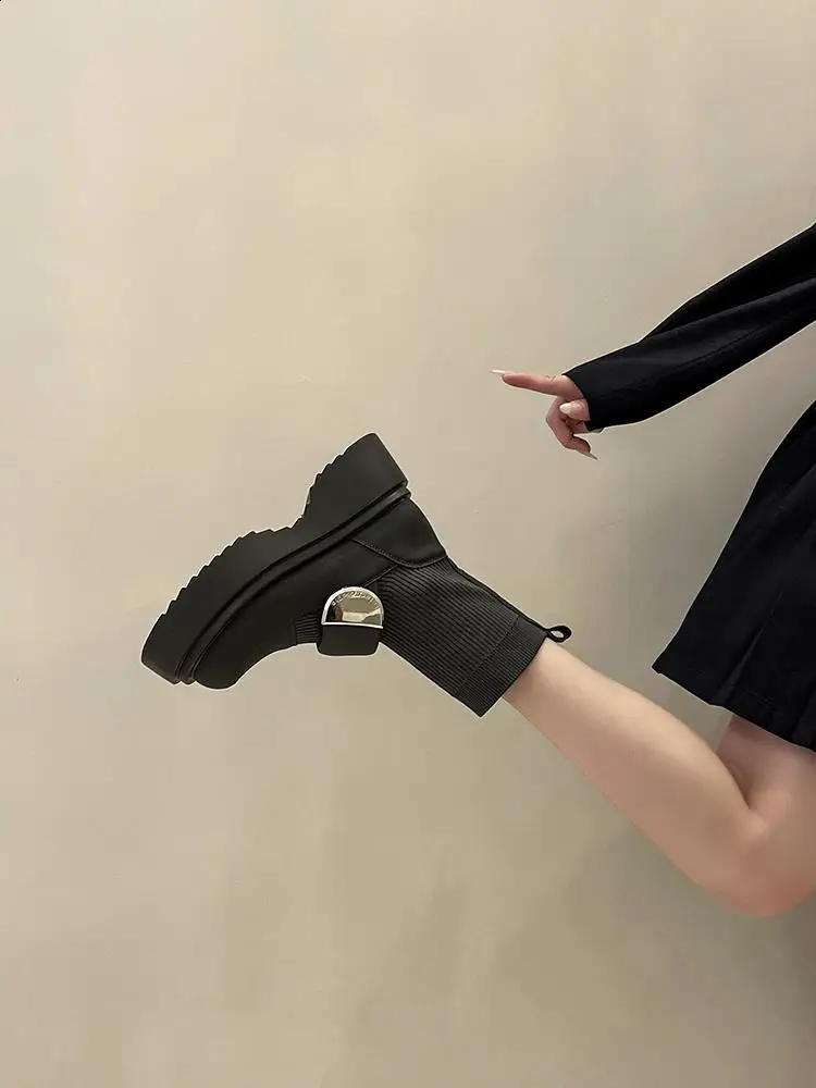 Rock Čevlji Ženska Gumijaste Škornje Luksuzni Oblikovalec Čevlji-Ženske Krog Toe Ravno Pete Dež Moda 2023 Elegantno Jeseni Nogavice Lolita 1